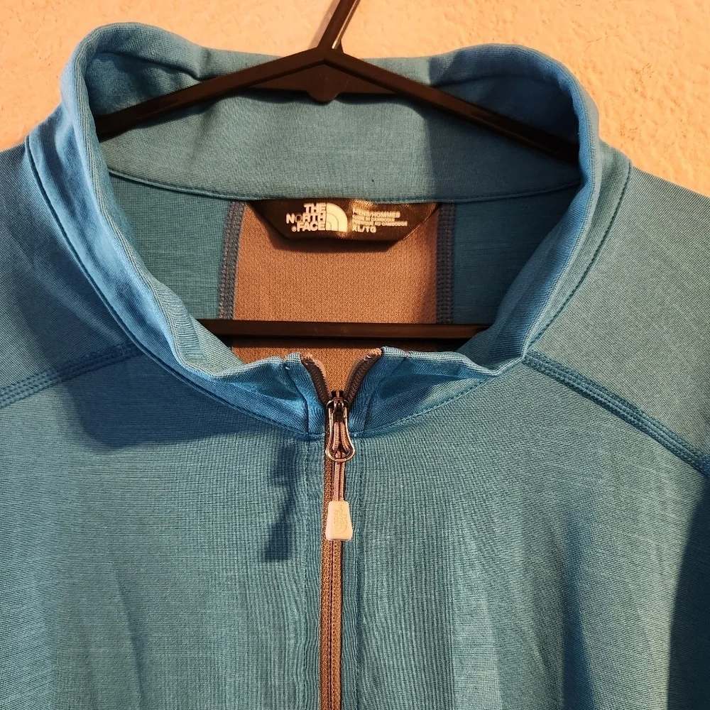 The North Face Men’s Blue 1/4 zip athletic long sleeve shirt size XL